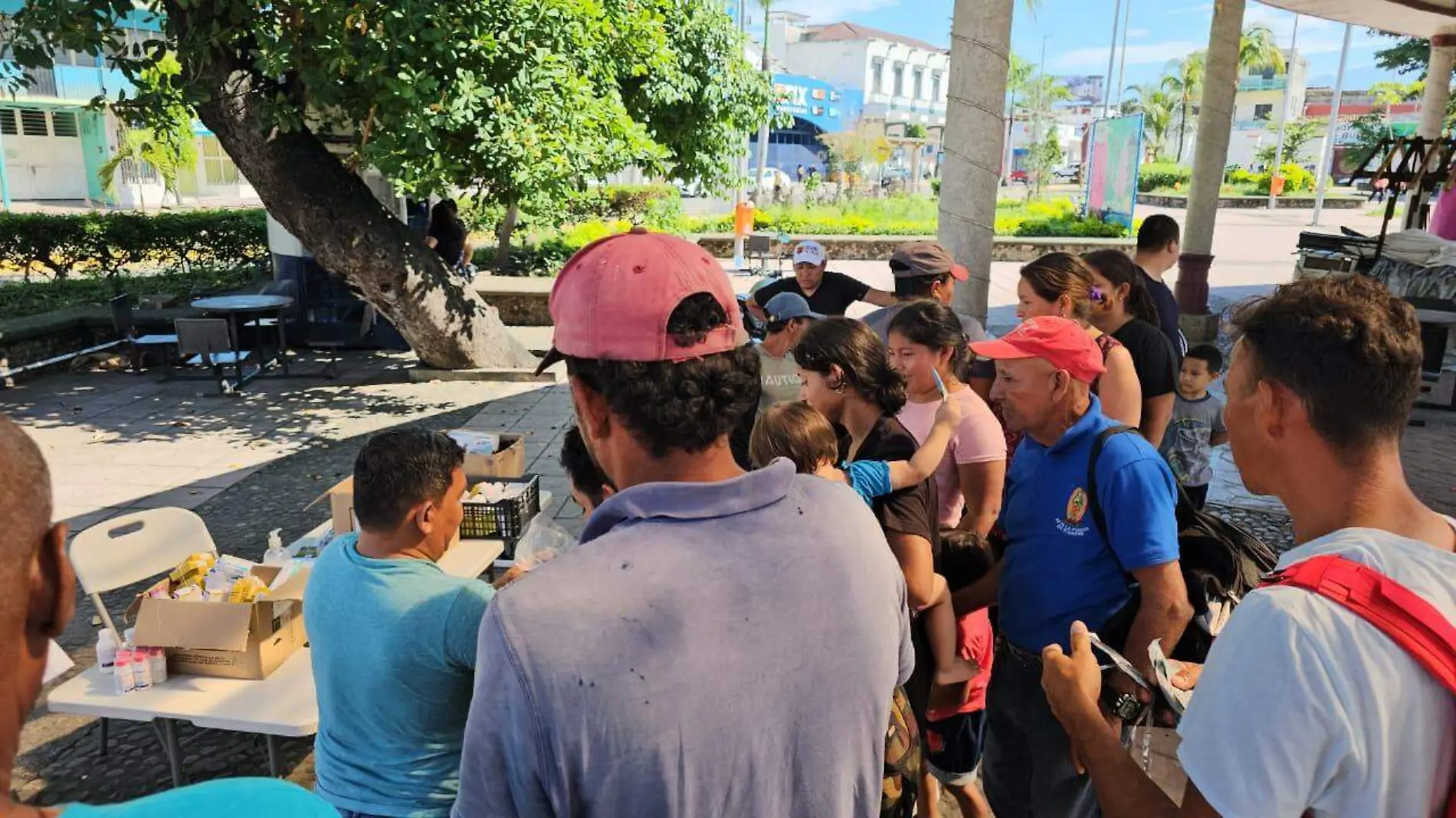 Migrantes en el parqu Bicentenario